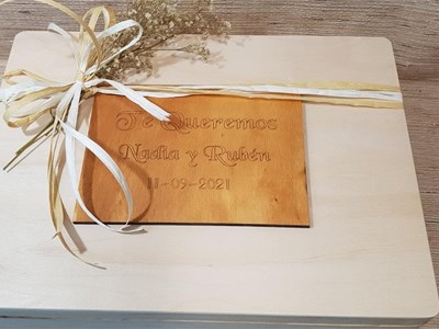 caja madera grabada y decorada