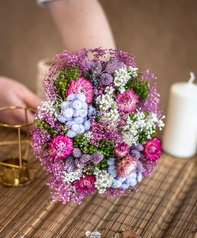 Flores de tela, tocados y complementos en Santiago
